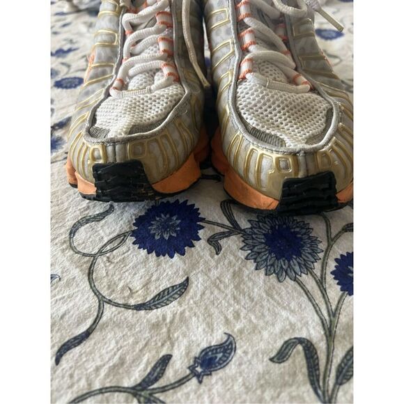 Nike Women’s Shox Orange and White Size 8- 39 - Picture 7 of 13